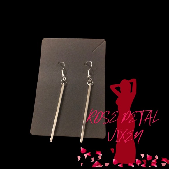 Silver bar design earrings. - Picture 1 of 4